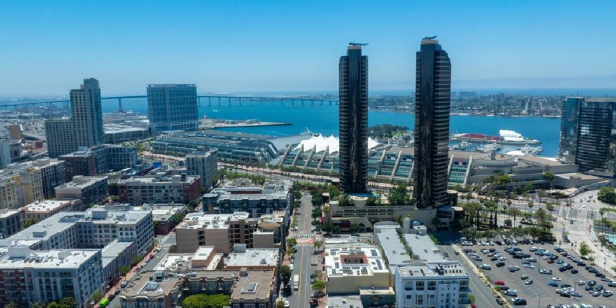 Living at the Harbor Club Condominiums